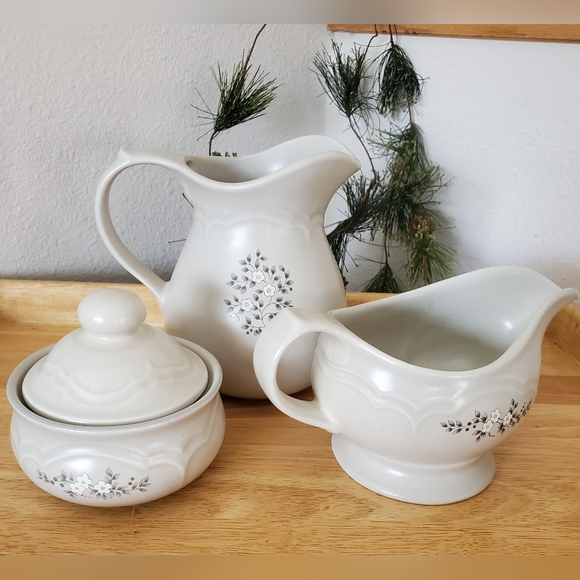 Pfaltzgraff Other - Vintage Pfaltzgraf Heirloom Stoneware Set